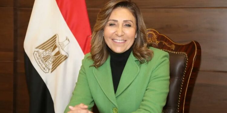 وزيرة الثقافة تعتمد برنامج احتفالات الوزارة بذكرى 30 يونيو