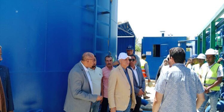 نائب رئيس هيئة المجتمعات العمرانية يتابع سير العمل بمشروعات مدينة أخميم الجديدة