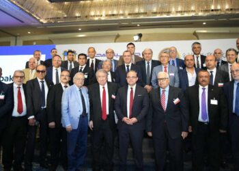 المحاسبين والمراجعين المصرية تكرم رئيس الرقابة المالية لمجهوداته في تطوير معايير المحاسبة