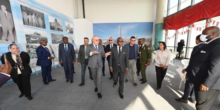 وزير الإسكان يشرح لنائب رئيس جمهورية غينيا الاستوائية جهود الدولة المصرية فى إنشاء العاصمة الإدارية الجديدة