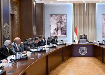 رئيس الوزراء يلتقي أعضاء المجلس التصديري وغرف الصناعات الكيماوية