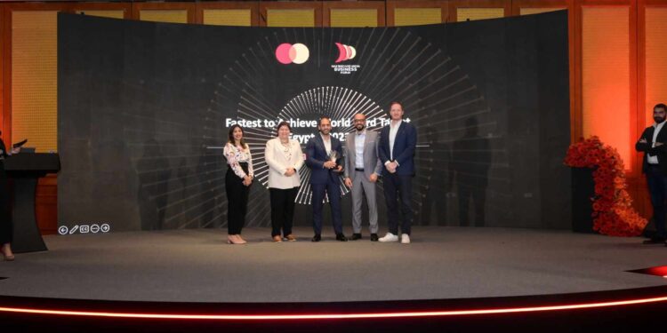 بنك البركة يحصد جائزة “أسرع بنك يحقق المستهدف من مبيعات “World Card”