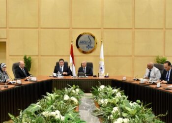 وزير النقل يعقد جلسة مباحثات هامة مع وزير الاقتصاد الوطني بالمجر