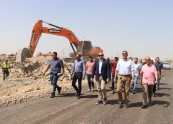 نائب رئيس هيئة المجتمعات العمرانية يتابع سير العمل والخدمات المقدمة للمواطنين بالشيخ زايد وأكتوبر