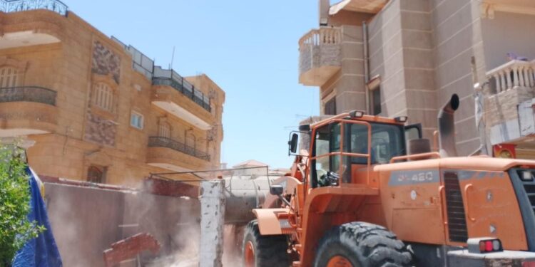 الإسكان: إيقاف وإزالة عدة مخالفات بناء وإشغالات بمدن العاشر والشروق و6 أكتوبر وبني سويف والمنيا الجديدتين
