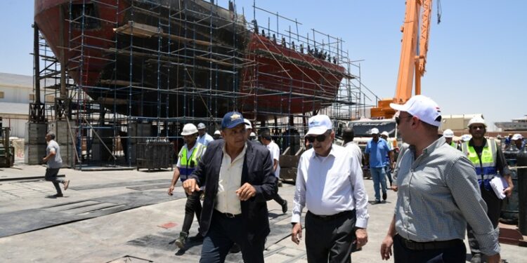 الفريق أسامة ربيع:”نسعى لتوطين الصناعات البحرية والصناعات الثقيلة وإعادة الريادة للترسانات الوطنية”