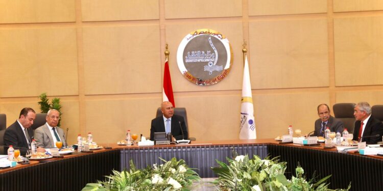 وزير النقل يترأس الجمعيات العامة العادية لـ4 شركات تابعة للقابضة للنقل البحرى والبرى