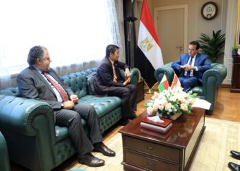 وزير الصحة يبحث مع نظيره بدولة مدغشقر سبل التعاون المشترك فى المجال الصحي