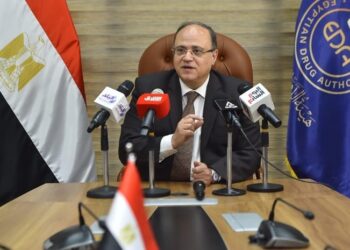 رئيس هيئة الدواء : الدولة المصرية تدعم توفير كافة الاحتياجات الدوائية