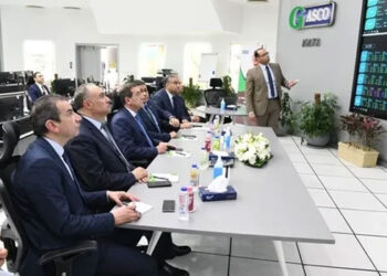 وزير البترول يعقد اجتماعاً موسعاً بمركز التحكم القومى للغاز بجاسكو