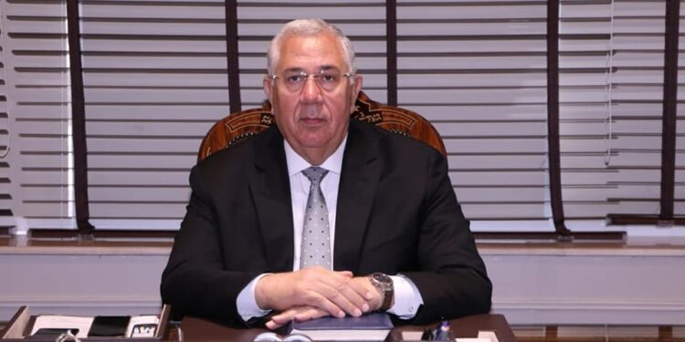 وزير الزراعة يعلن فتح أسواق فنزويلا امام البرتقال المصري