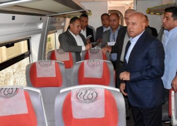 وزير النقل يجرى جولة تفقدية بمحطة مصر بالإسكندرية