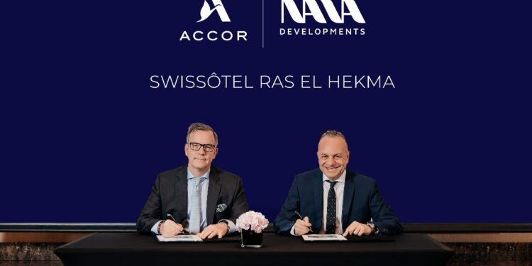 أكور توقع اتفاقية مع نايا للارتقاء بواقع منطقة رأس الحكمة في مصر