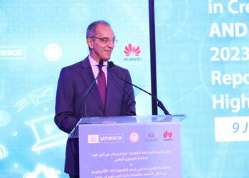 وزير الاتصالات: نتعاون مع التعليم لتطوير مناهج تكنولوجيا المعلومات