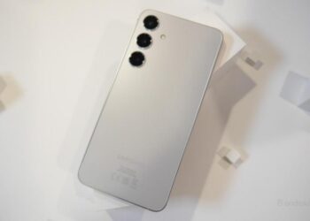 سامسونج تطلق نسخة رخيصة من هاتف Galaxy S24 الأسطوري الرائع