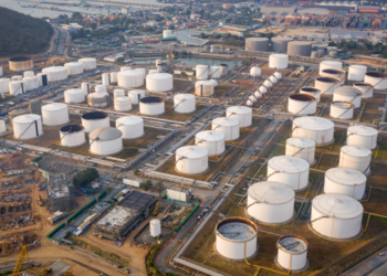 مخزونات النفط الأمريكية ترتفع بأكثر من مليون برميل