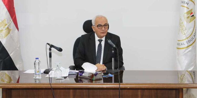 وزير التعليم يعلن قرارات عن مواعيد فتح اللجان وتوزيع الأسئلة والتفتيش