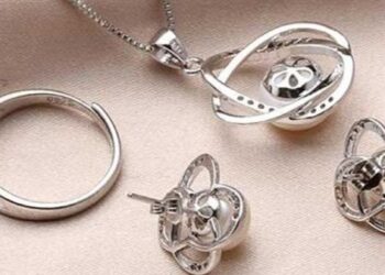 «جولد بيلون»: الذهب يخسر مكانته.. والفضة تتربع على عرش الاستثمارات الأكثر أمانا