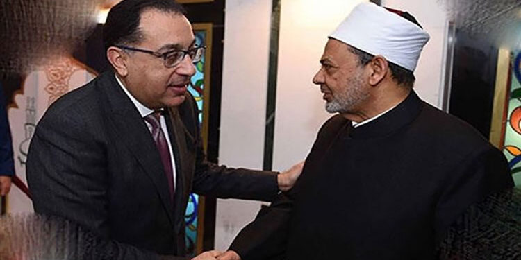 مدبولي يهنئ شيخ الأزهر بالعام الهجري الجديد