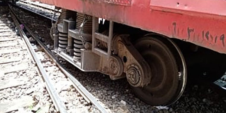 خروج عجلات عربة قطار مطروح محرم بك عن القضبان دون إصابات