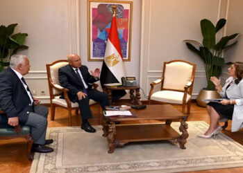 كامل الوزير يبحث مع رئيس المجلس التصديرى للملابس الجاهزة سبل تنمية القطاع