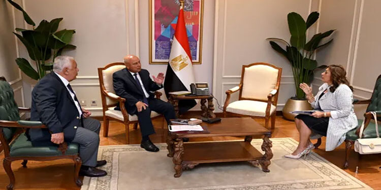 كامل الوزير يبحث مع رئيس المجلس التصديرى للملابس الجاهزة سبل تنمية القطاع