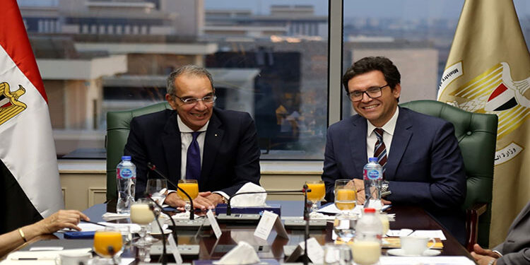 وزيرا الثقافة والاتصالات يبحثان تعزيز التعاون المشترك بمجالات التحول الرقمي