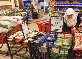 رئيس الوزراء يتابع جهود توافر السلع وضبط الأسواق