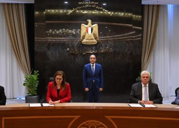 رئيس الوزراء يشهد توقيع اتفاقية مساهمين بين الصندوق السيادي وشركة الأهلي سيرا للخدمات التعليمية