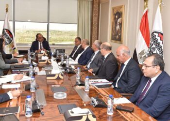 خلال أولى اجتماعاته.. وزير قطاع الأعمال: نستهدف دعم الصناعة الوطنية وتعزيز الشراكة مع القطاع الخاص