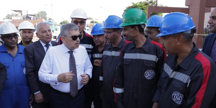 الفريق أسامة ربيع يتابع مستجدات المباحثات المشتركة مع ترسانة هيونداي كوربوريشن