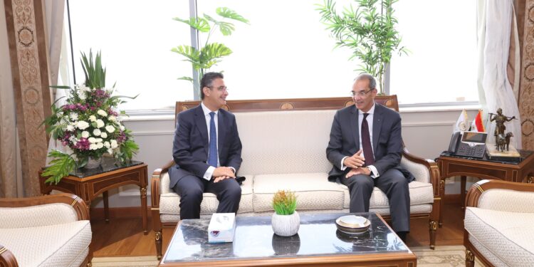 تعاون بين وزارتى الاتصالات والتموين للتطوير التكنولوجى لمنظومة الدعم لضمان وصوله لمستحقيه