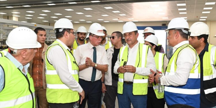وزير البترول يتفقد تسهيلات الشركة العربية لأنابيب البترول (سوميد) بميناء العين السخنة