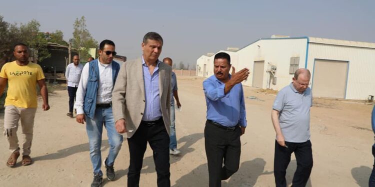 وزير الزراعة يفاجئ الجمعيات الزراعية بالبحيرة والمنوفية لمتابعة توافر الاسمدة