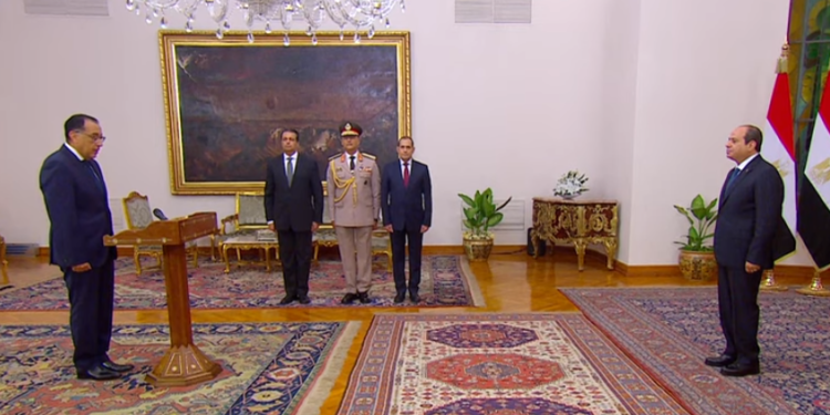 الحكومة الجديدة تؤدي اليمن الدستوري أمام الرئيس السيسي