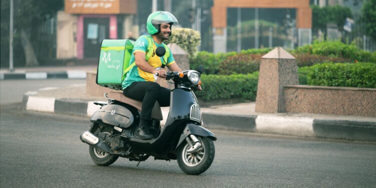 الثانوية العامة ترفع الاعتماد على تطبيقات التوصيل بين الطلاب