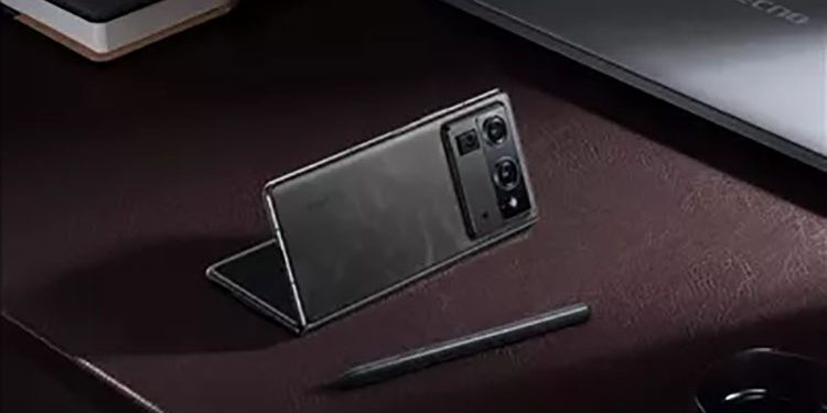 تكنو تعلن عن أحدث هاتف قابل للطي للشباب