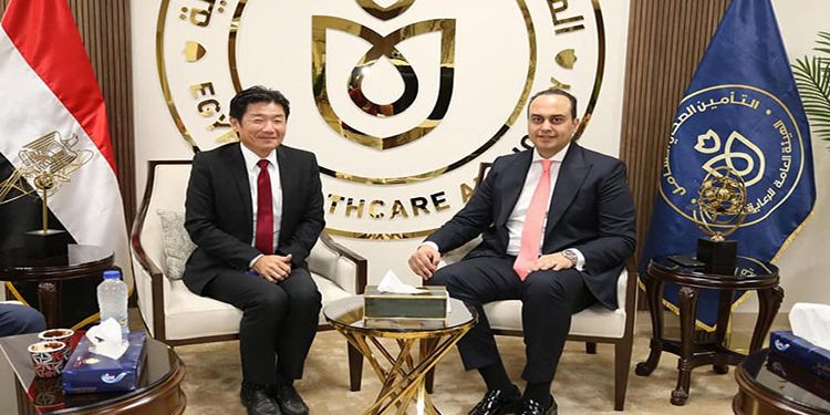 رئيس هيئة الرعاية الصحية يلتقي المدير الإقليمي لشركة فوجي فيلم