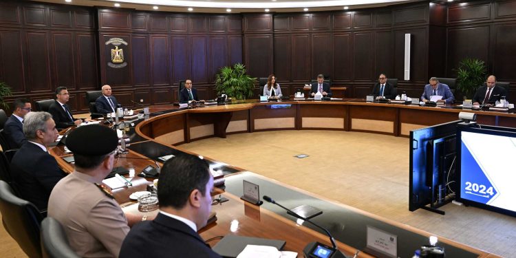 رئيس الوزراء يترأس اجتماع اللجنة العليا لضـبط الأسواق وأسعار السلع