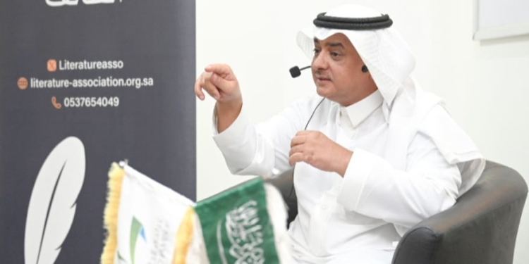 الخضري يستعرض التحولات الإعلامية في عصر السوشيال ميديا في محاضرة بغرفة الطائف