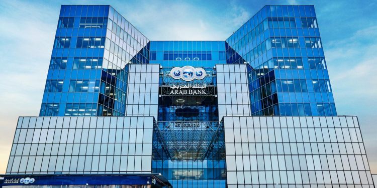 البنك العربي يطلق حملة العودة إلى المدارس لعملائه حاملي بطاقات VISA الائتمانية