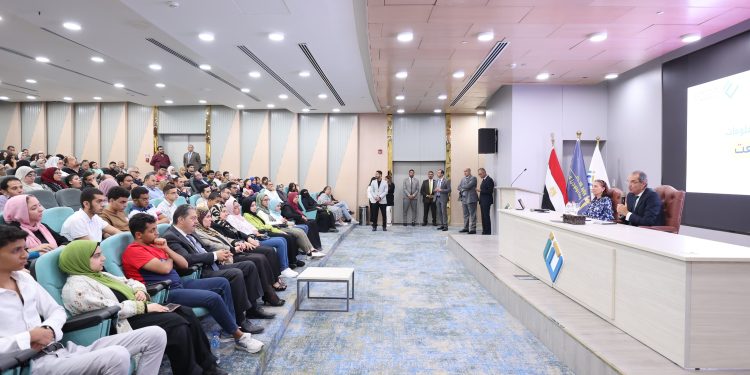 وزير الاتصالات: “مصر للمعلوماتية” تؤهل الطلاب للمنافسة باقتدار فى سوق العمل 