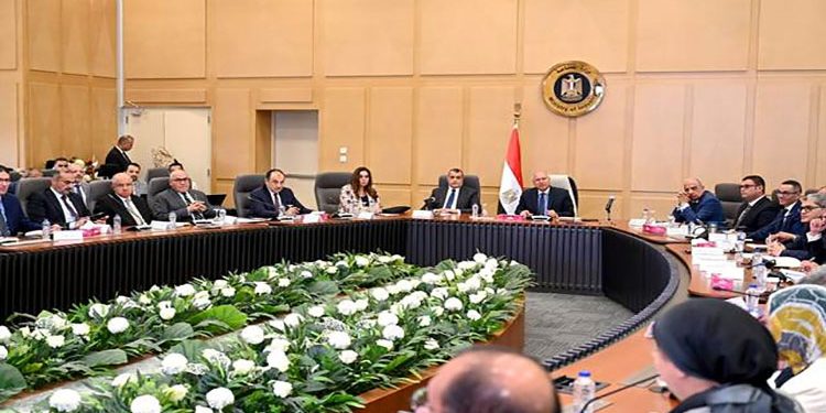 كامل الوزير يترأس الاجتماع الرابع للمجموعة الوزارية للتنمية الصناعية