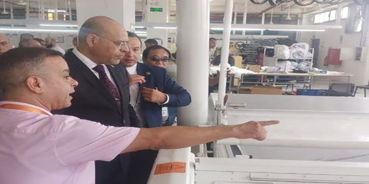 وزير العمل يتفقد شركات اليكس اباريلز ومصر ميليتا للملابس الجاهزة وانكم ايجيبت لصناعة الكابلات