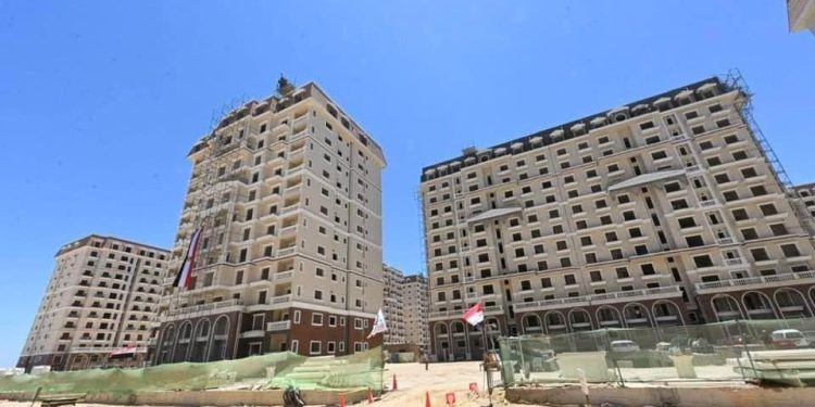 وزير الإسكان يتابع موقف تنفيذ أبراج وفيلات التجمع العمراني “صوارى” بمنطقة غرب كارفور