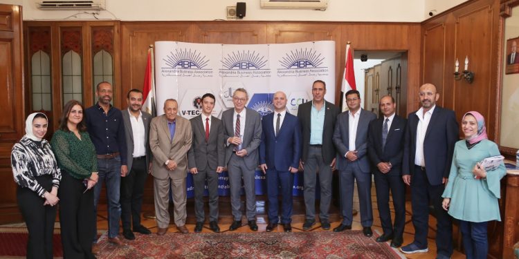 “جمعية رجال أعمال إسكندرية” تبحث فرص التعاون مع الملحق التجاري التركي