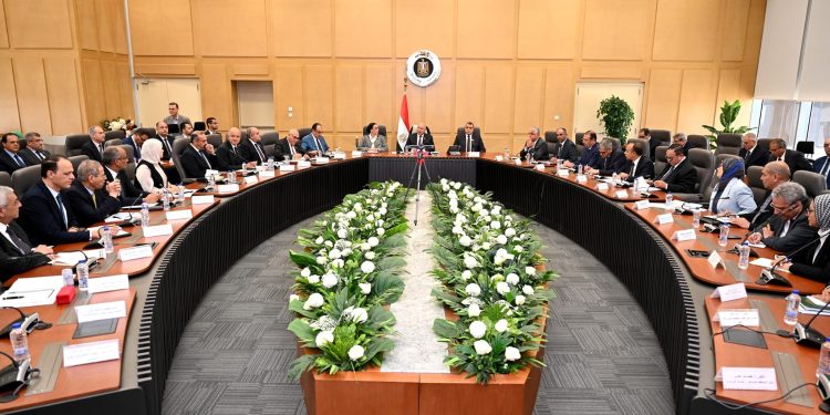 نائب رئيس مجلس الوزراء يترأس الاجتماع الخامس للمجموعة الوزارية للتنمية الصناعية