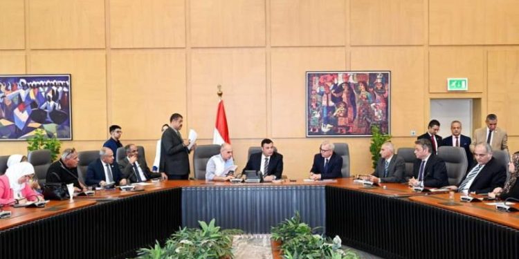 وزير الإسكان يعقد اجتماعه الدوري مع أعضاء البرلمان بمجلسيه “النواب والشيوخ” لبحث مطالب دوائرهم