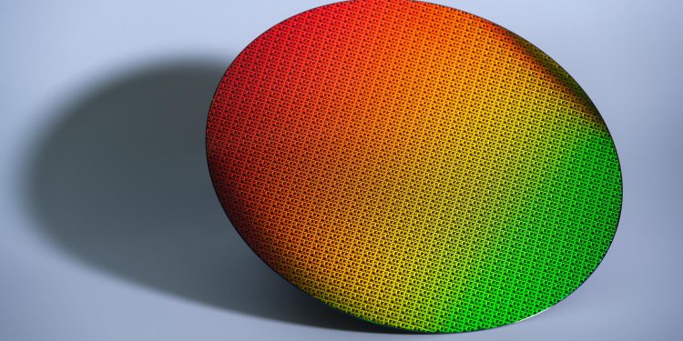 إطلاق تقنية Intel 18A لإنتاج شرائح الجيل القادم للعملاء والخوادم بحلول 2025