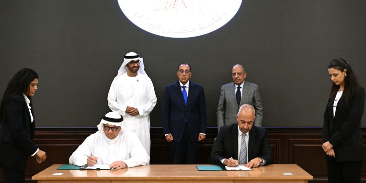 رئيس الوزراء يشهد توقيع اتفاقيتى إنشاء محطة إنتاج الكهرباء من طاقة الرياح